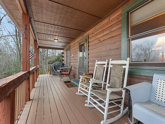 4th image of 451 Summit Rd