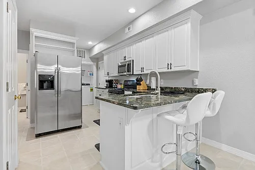 1401 W 40th St Photo 1