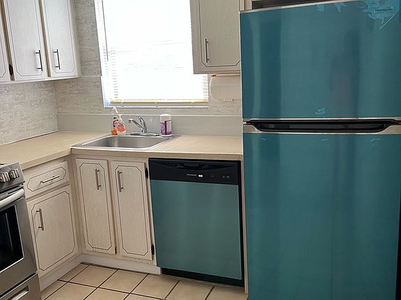5th image of 1334 Collins Ave APT 304
