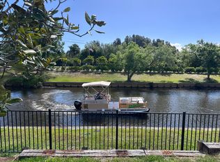 195 SE Riverbend St, Stuart, FL 34997