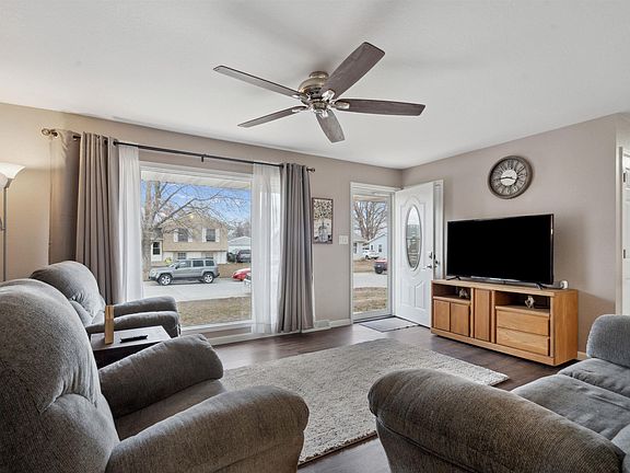 3rd image of 1651 Oakwood Dr
