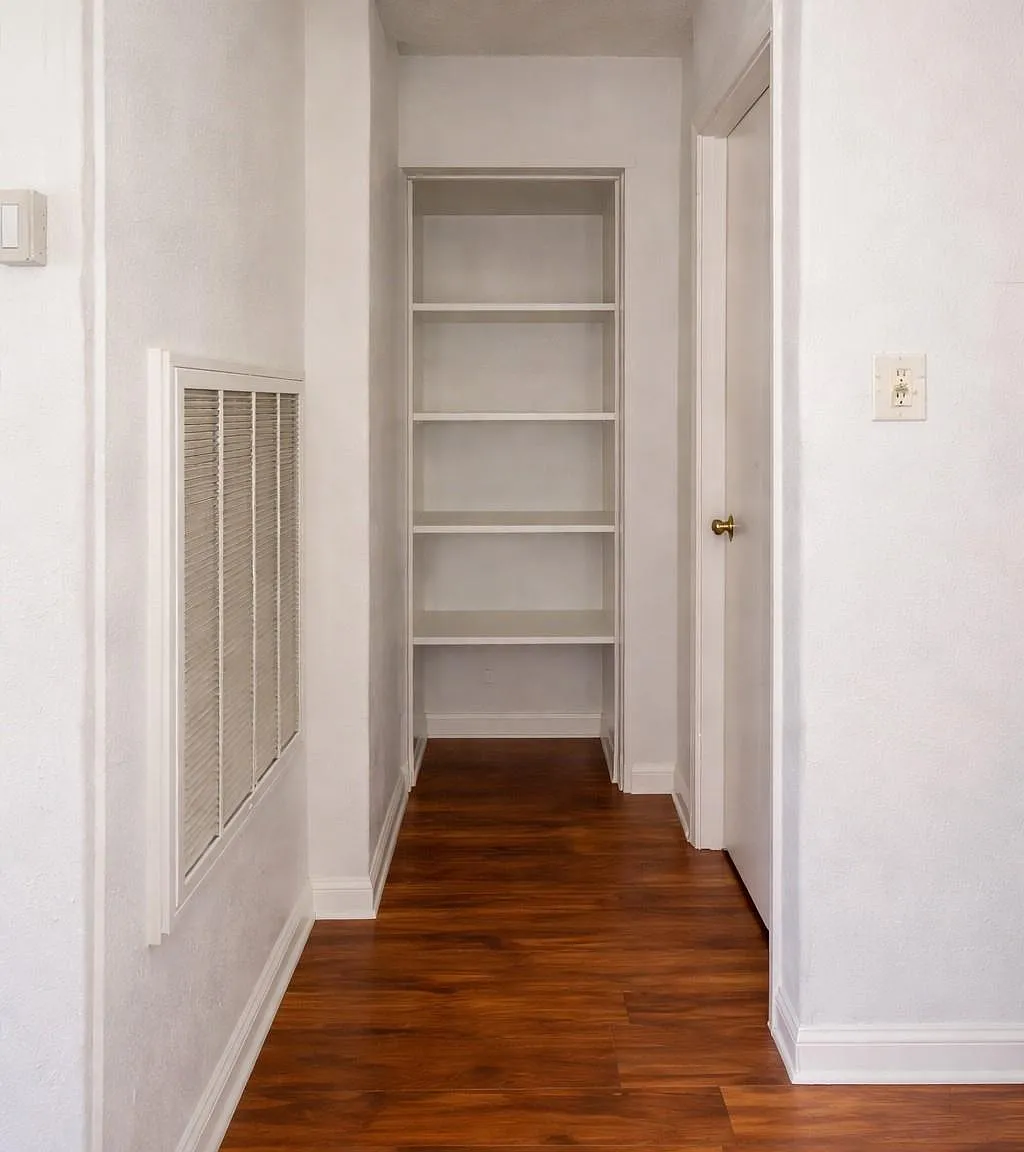 2 bed, 1.0 bath, 796 sqft, $1,100 — Photo 4