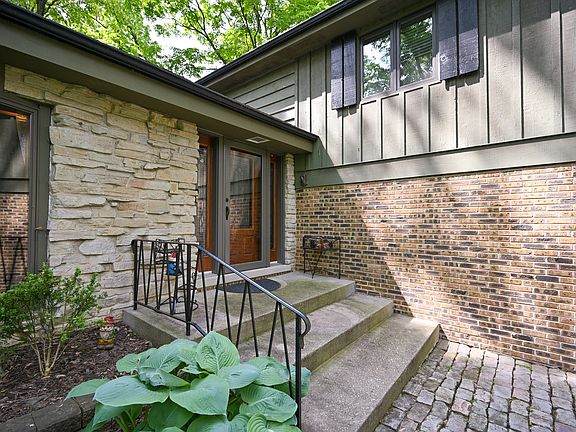 3rd image of 935 Ellynwood Dr