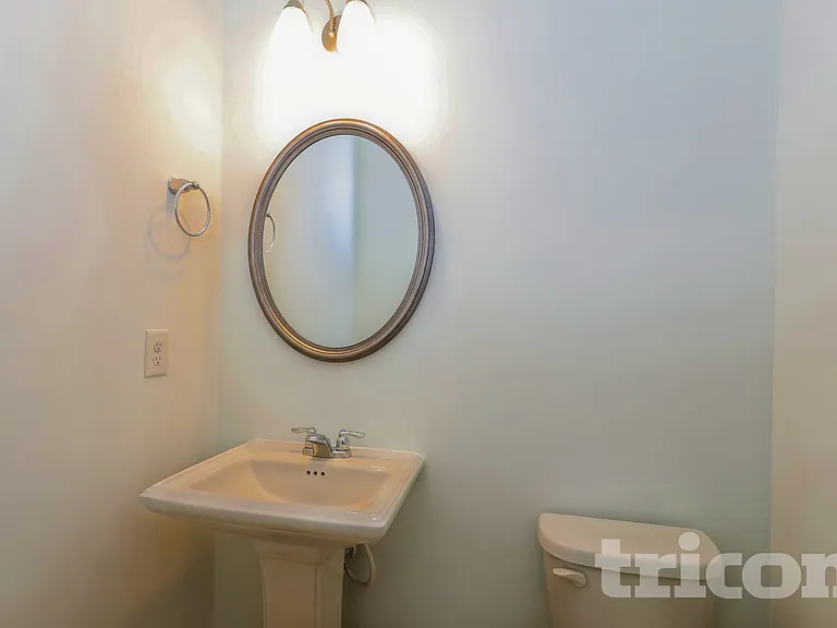 180 Everett Sq — Photo 13