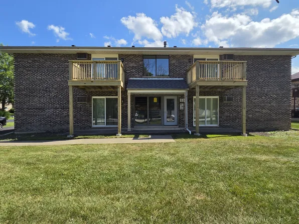 539 W 61st St APT A, Westmont, IL 60559