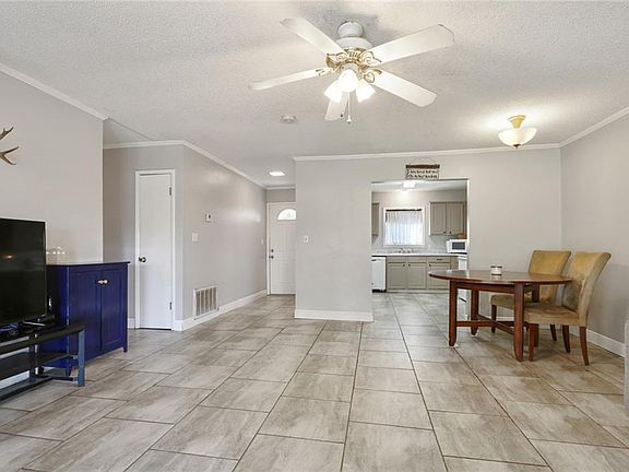 4th image of 5110 Macarthur Blvd