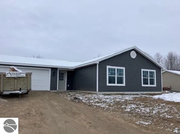 9107 Kingsfield Dr, Kingsley, MI 49649