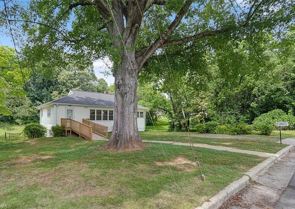 1st image of 207 McCollum Dr