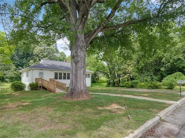 207 McCollum Dr, Reidsville, NC 27320