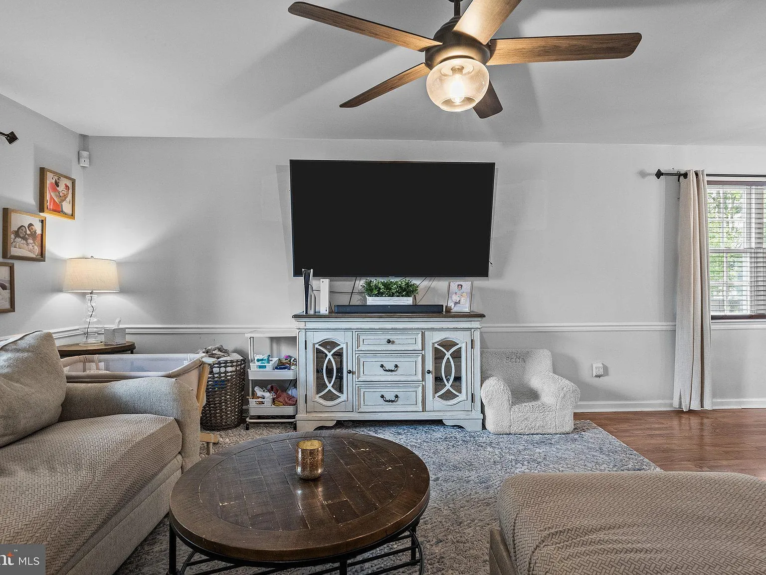 3 bed, 2.5 bath, 2014 sqft, $3,700 — Photo 4