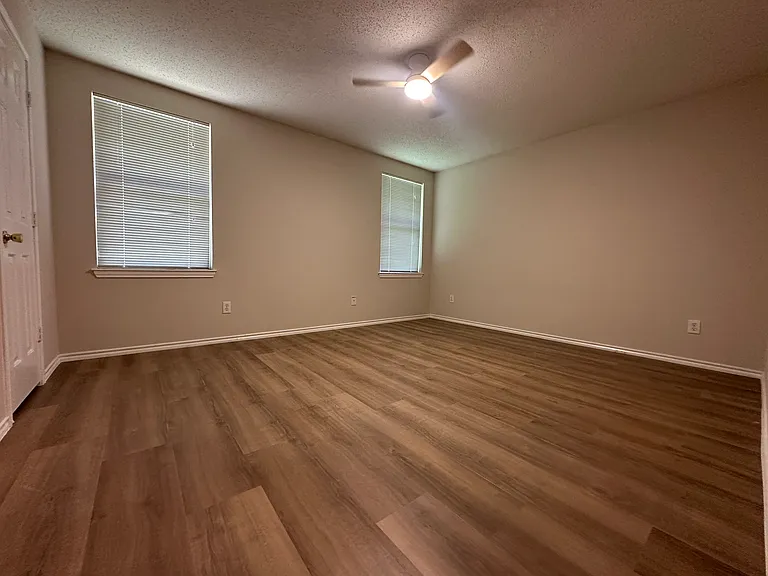 1316 Willow Tree Dr — Photo 7