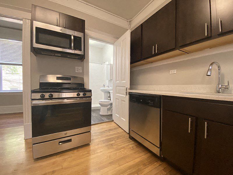 1st image of 1824 N Paulina St #R