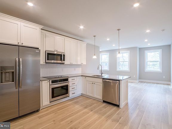 2nd image of 2621 W Jefferson St Unit 2F