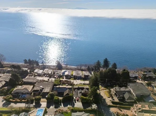 14310 Sunset Dr, White Rock, BC V4B 2V5
