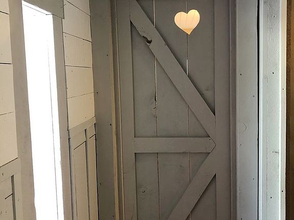 4th image of 475 Willoughby Ln