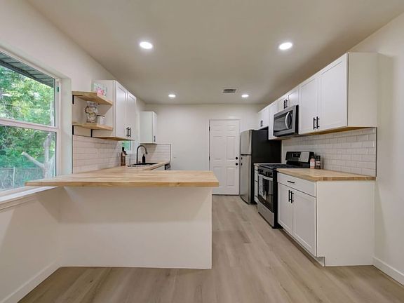 3rd image of 4713 N Prospect Ave
