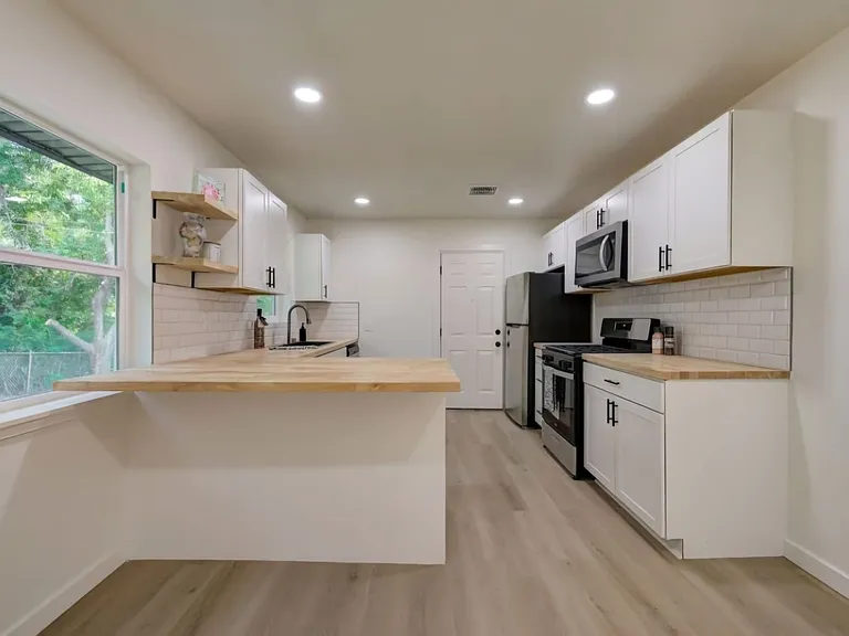 4713 N Prospect Ave — Photo 3