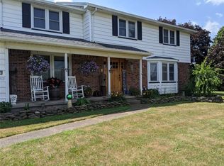 11652 Platten Rd, Lyndonville, NY 14098