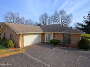 5400 Angus Ct, Louisville, KY 40272