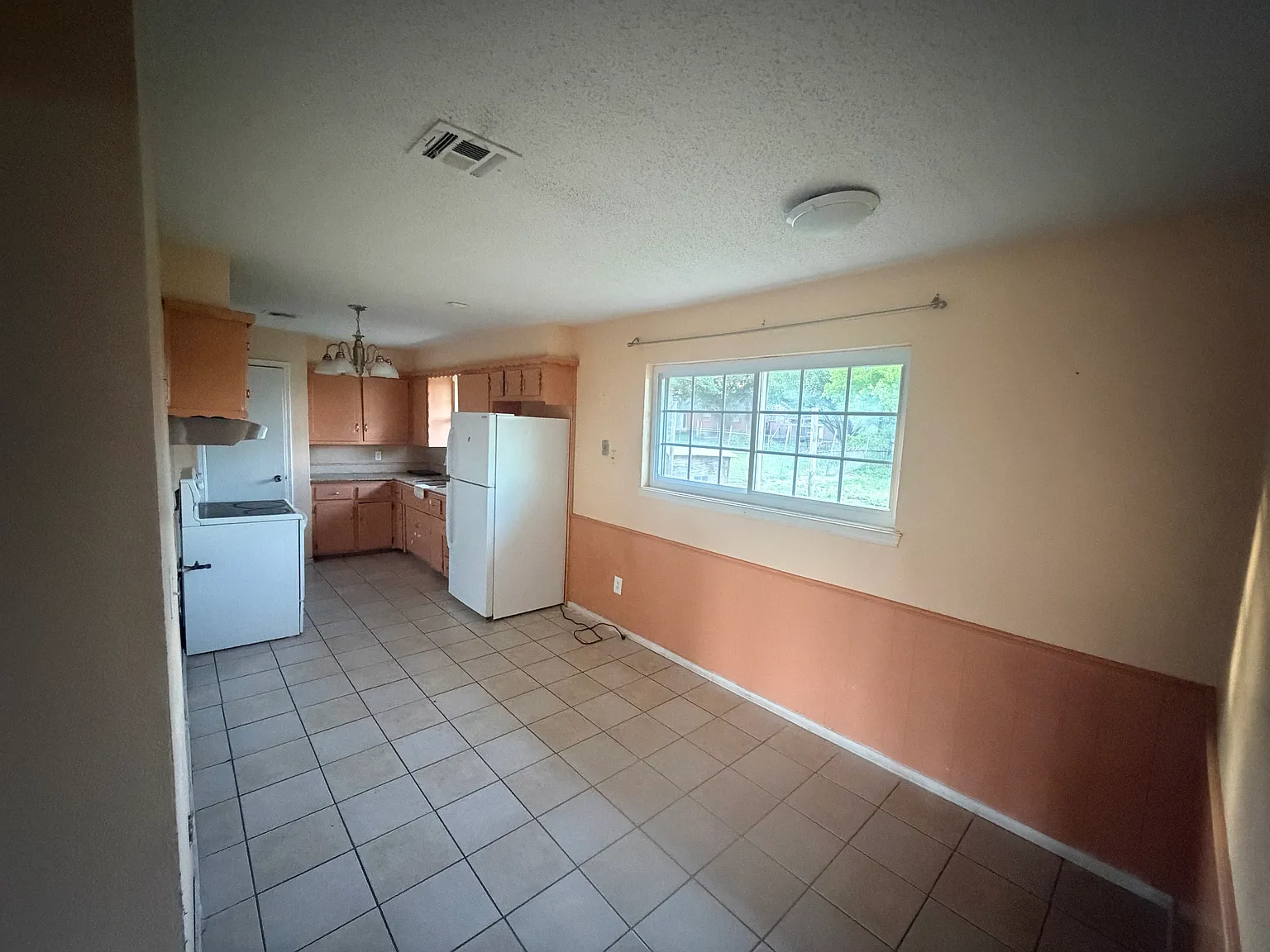 3 bed, 968 sqft, $1,200 — Photo 4