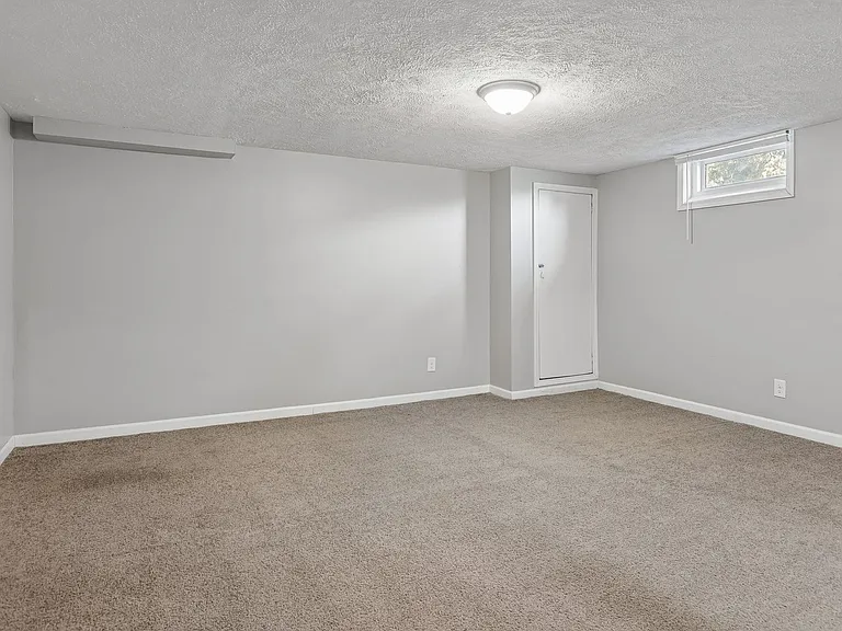 3101 S 36th St — Photo 20