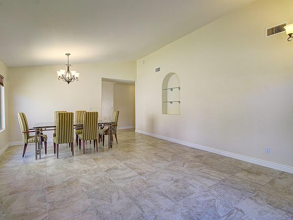 5th image of 4427 E Meadow Dr