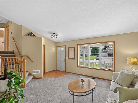 5th image of 732 Marie Ct