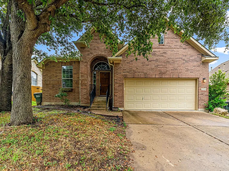 2217 Westfalian Trl — Photo 2