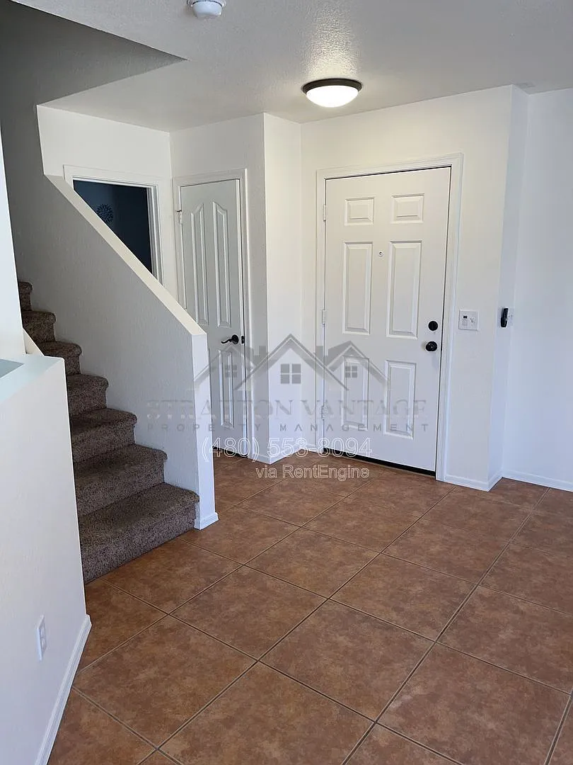 3 bed, 2.5 bath, 1401 sqft, $1,750 — Photo 4