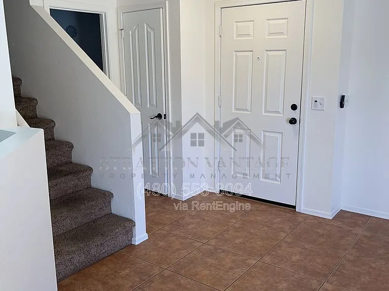 9592 N 82nd Ave — Photo 4