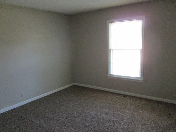 5th image of 122 McNiel Dr