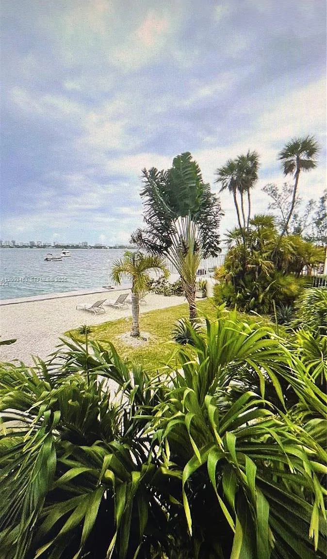 Caribbean Towers Condo — Photo 1