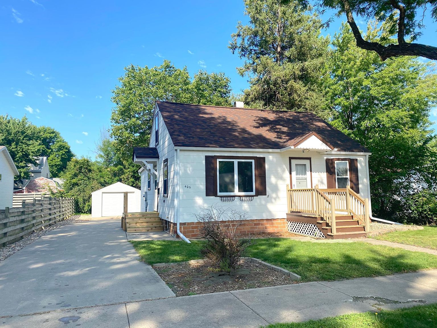 406 S 1st St Marshall Mn 56258 Mls 5644883 Zillow