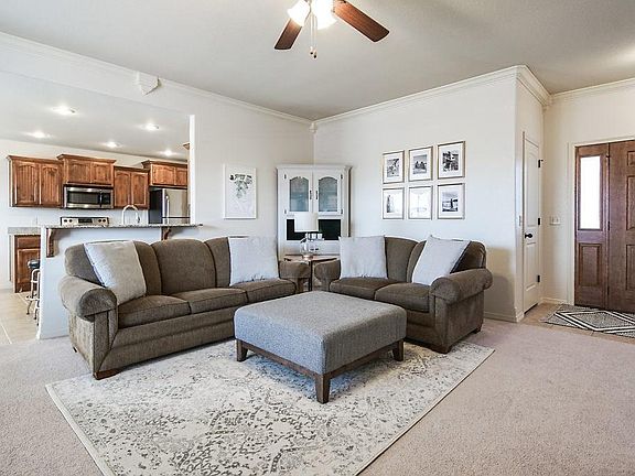 4th image of 450 Sorrento Dr