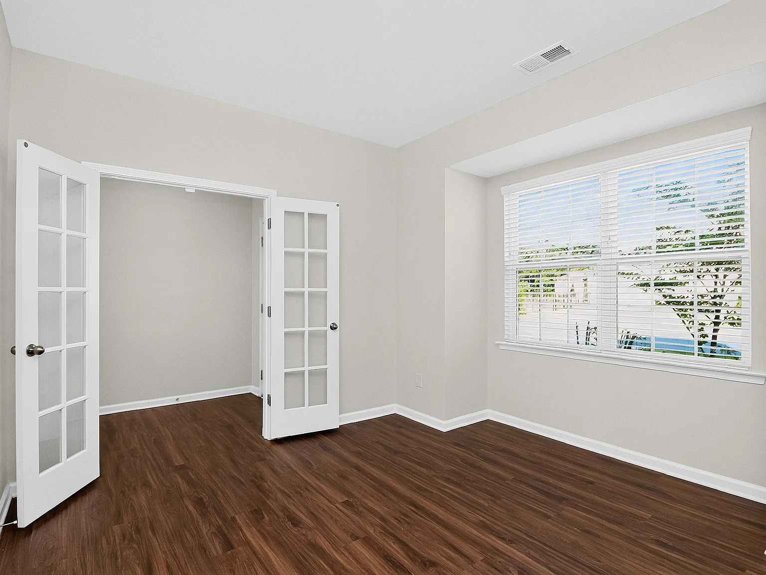 5 bed, 4.5 bath, 3269 sqft, $3,100 — Photo 4