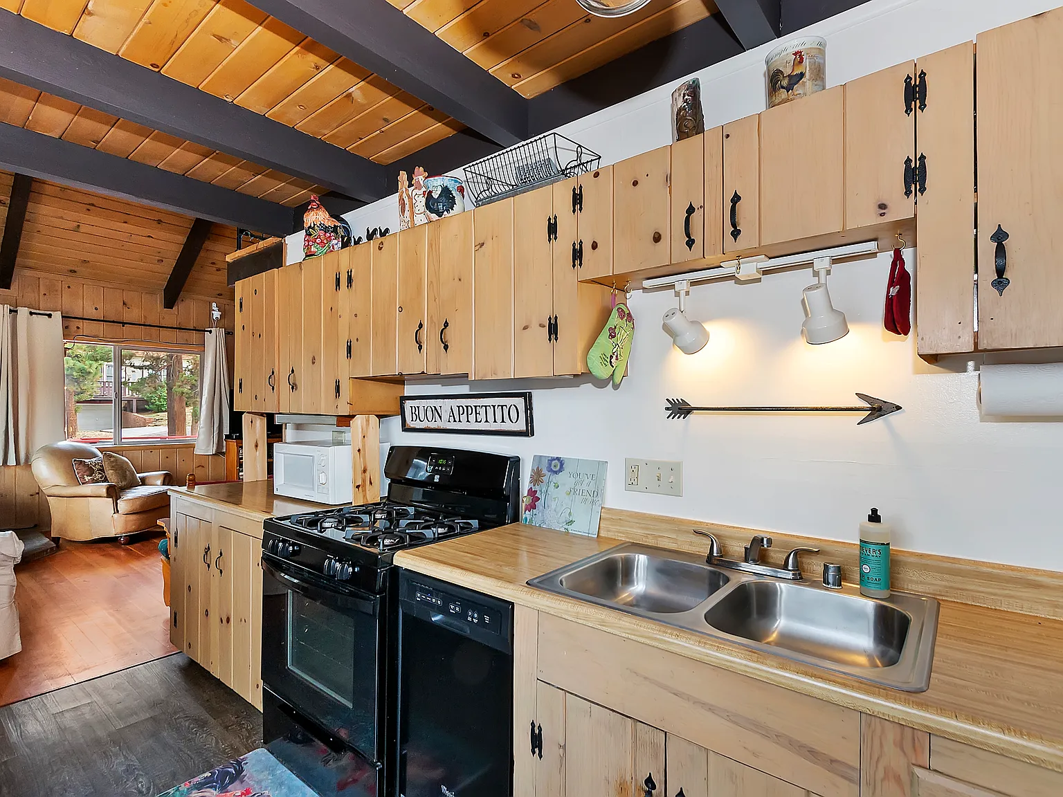 2 bed, 874 sqft, $2,100 — Photo 3