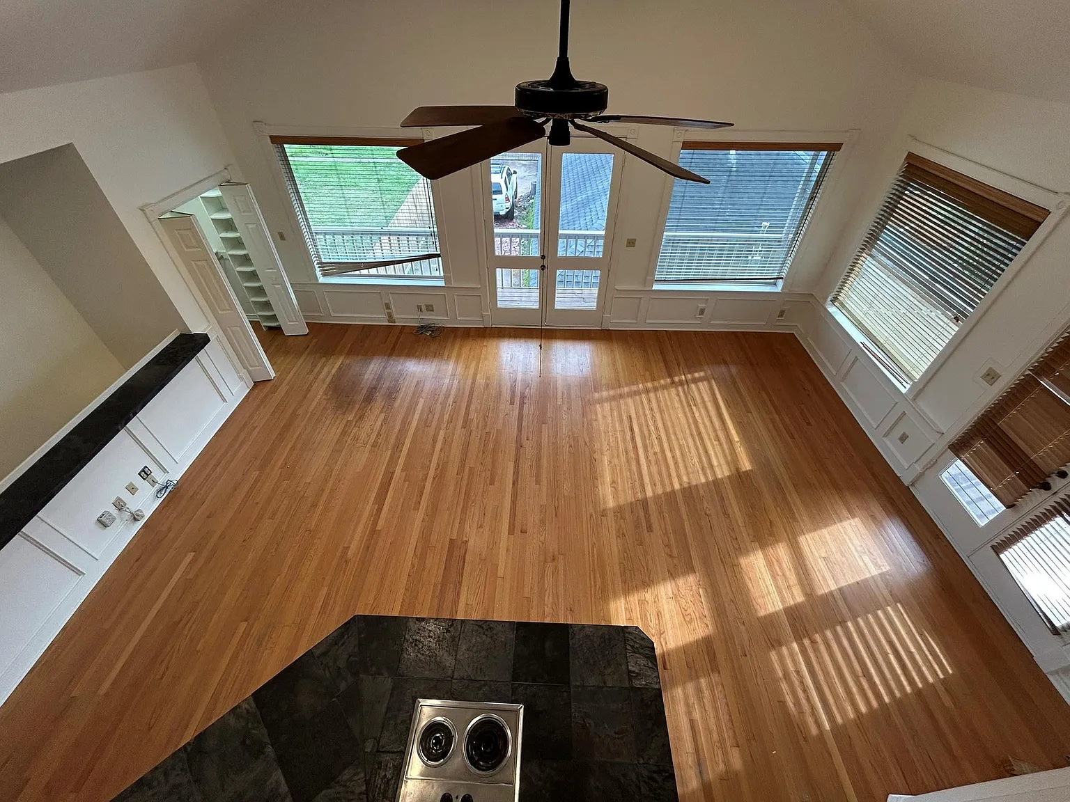 1 bed, 1.0 bath, 689 sqft, $1,550 — Photo 3