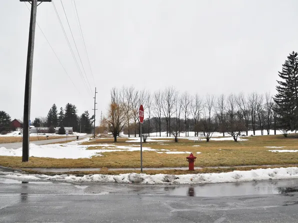 17 Lois Dr, Reedsburg, WI 53959