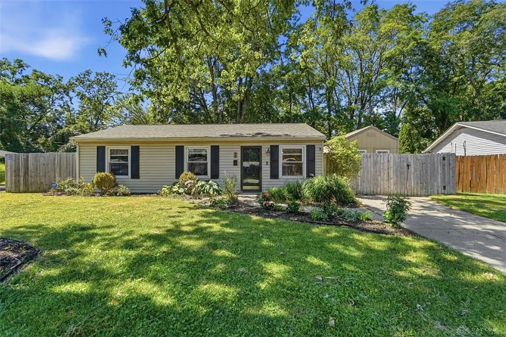 3 bed, 1.0 bath, 925 sqft, $2,025 — Photo 4