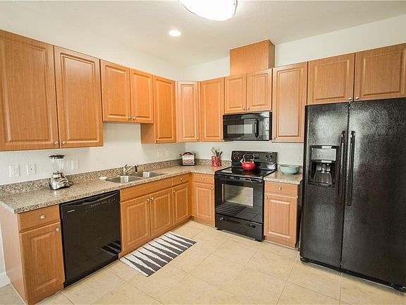 5th image of 211 Alexander Woods Dr