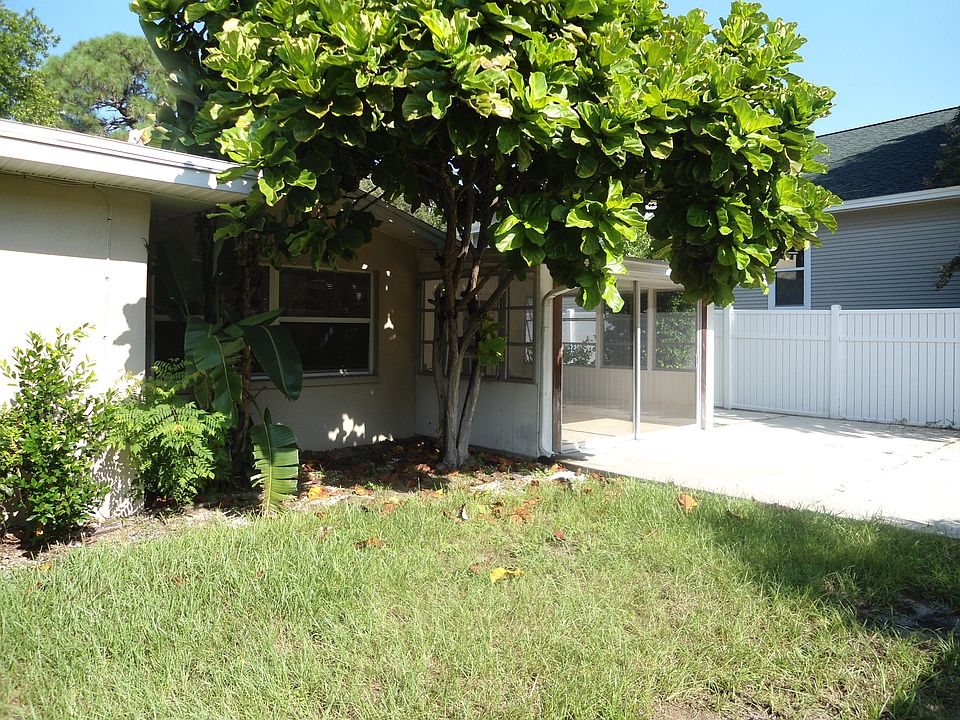 2nd image of 204 Lagoon Dr