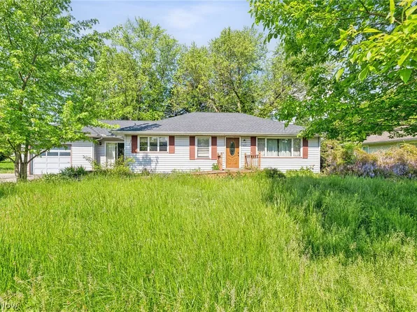 6171 Porter Dr, Farmdale, OH 44417