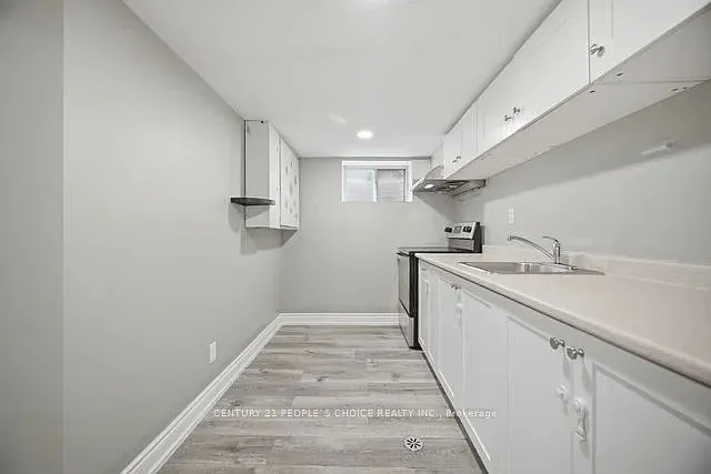 249 Burnhamthorpe Rd #-LOWER — Photo 10