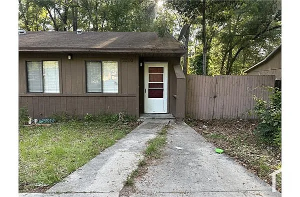Building Photo - 2010 SW 70th Ter