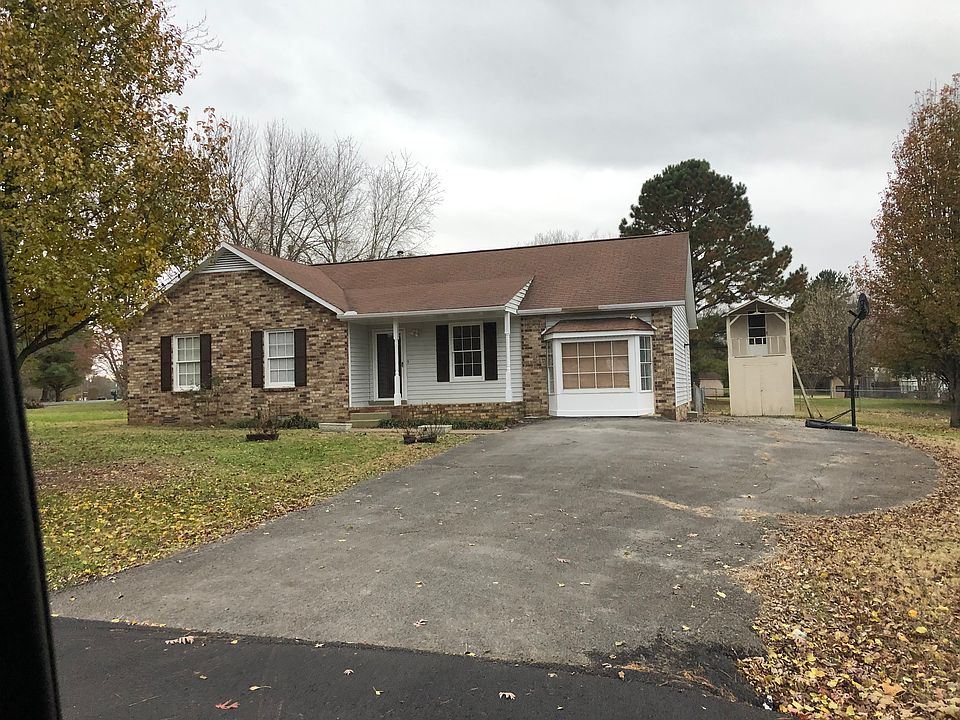 1st image of 301 Glenrose Ln