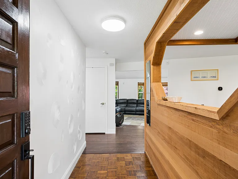 3573 NE Olympic St — Photo 8