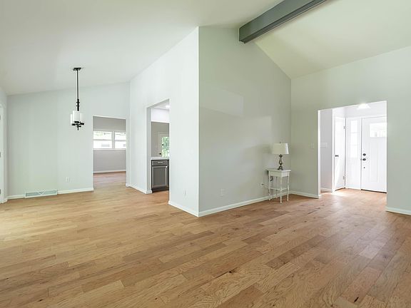 5th image of 360 S Lori Ln