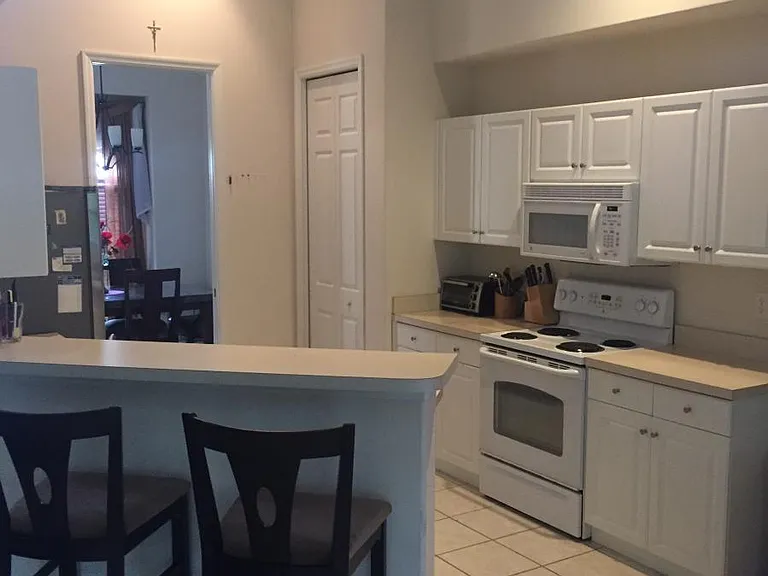 1054 Jardin Dr — Photo 6