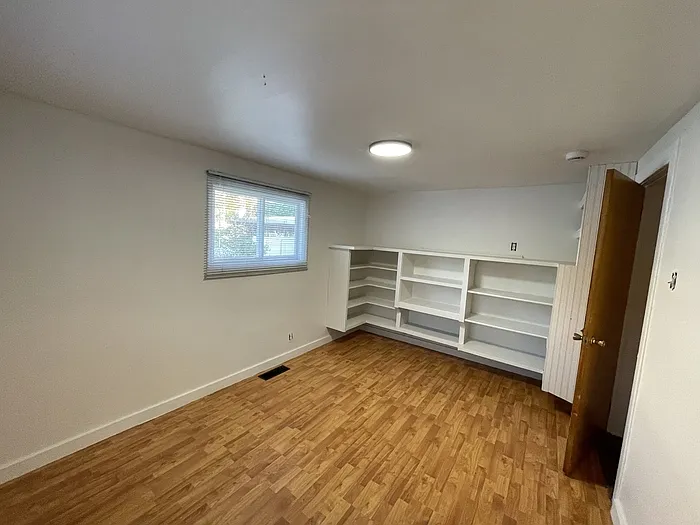 3 bed, 1.0 bath, 1600 sqft, $1,975 — Photo 2