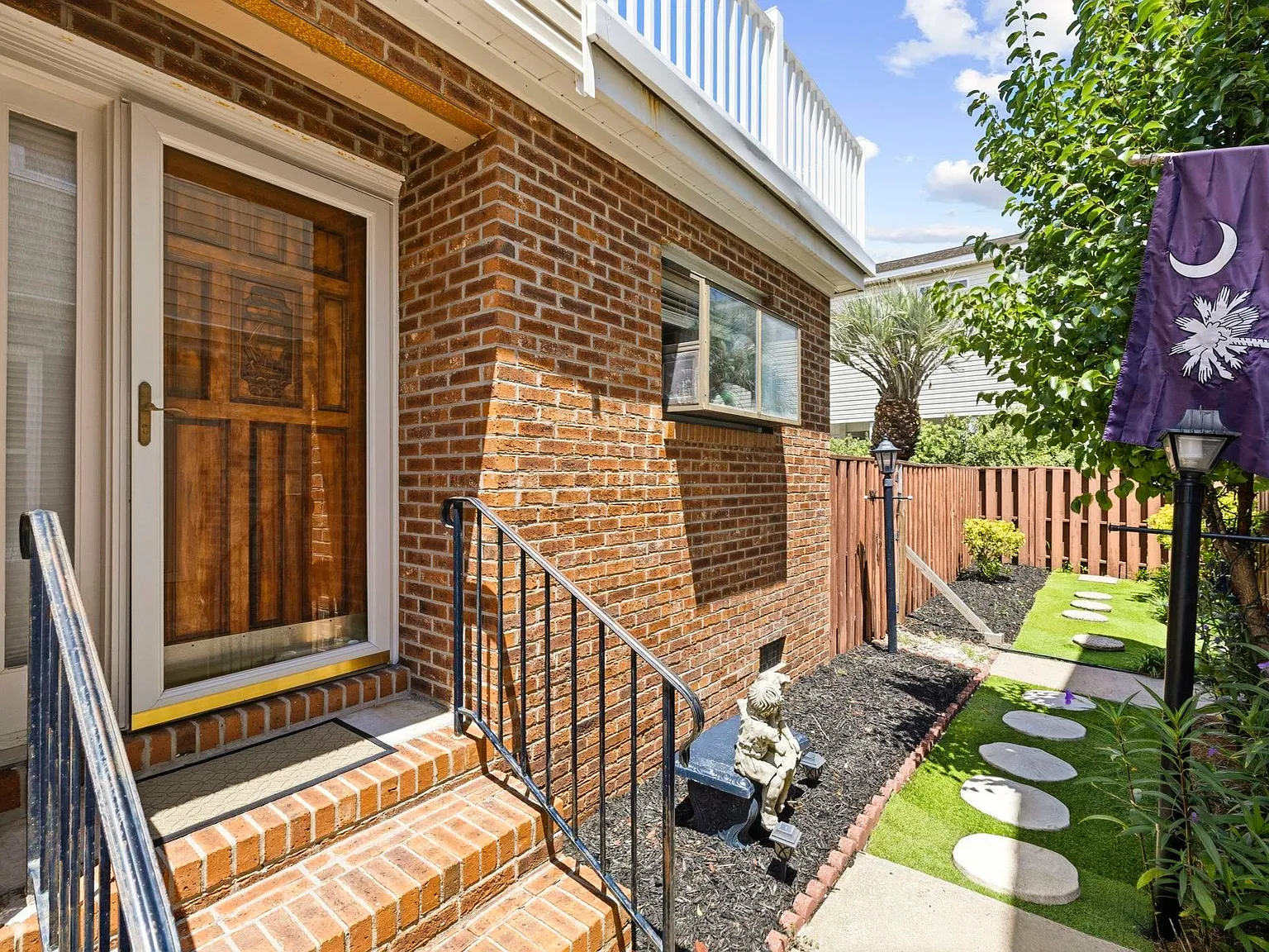 3 bed, 2.0 bath, 1950 sqft, $2,295 — Photo 4